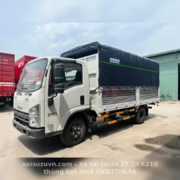 Isuzu QKR 210 thùng bạt 4m3 - 2t, TSKT, QKR77HE4A - góc chụp phía trước