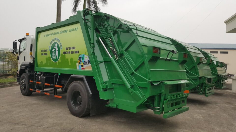 Xe ép rác là xe gì? Tất tần tật những điều cần biết về xe cuốn ép rác