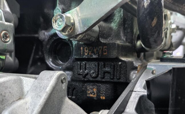 Cách xem vị trí số khung và số máy xe tải isuzu nằm ở đâu?