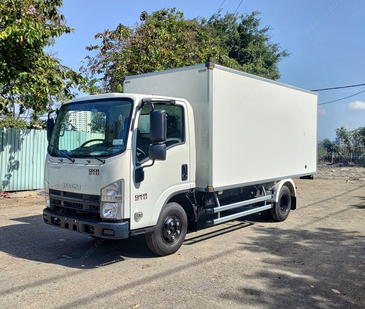 Xe tải Isuzu 1.9 tấn thùng kín, thùng bạt, thùng lửng – tải trọng 1T9, tiêu chuẩn Euro 4, động cơ 4JJ1 bền bỉ, tiết kiệm nhiên liệu.
